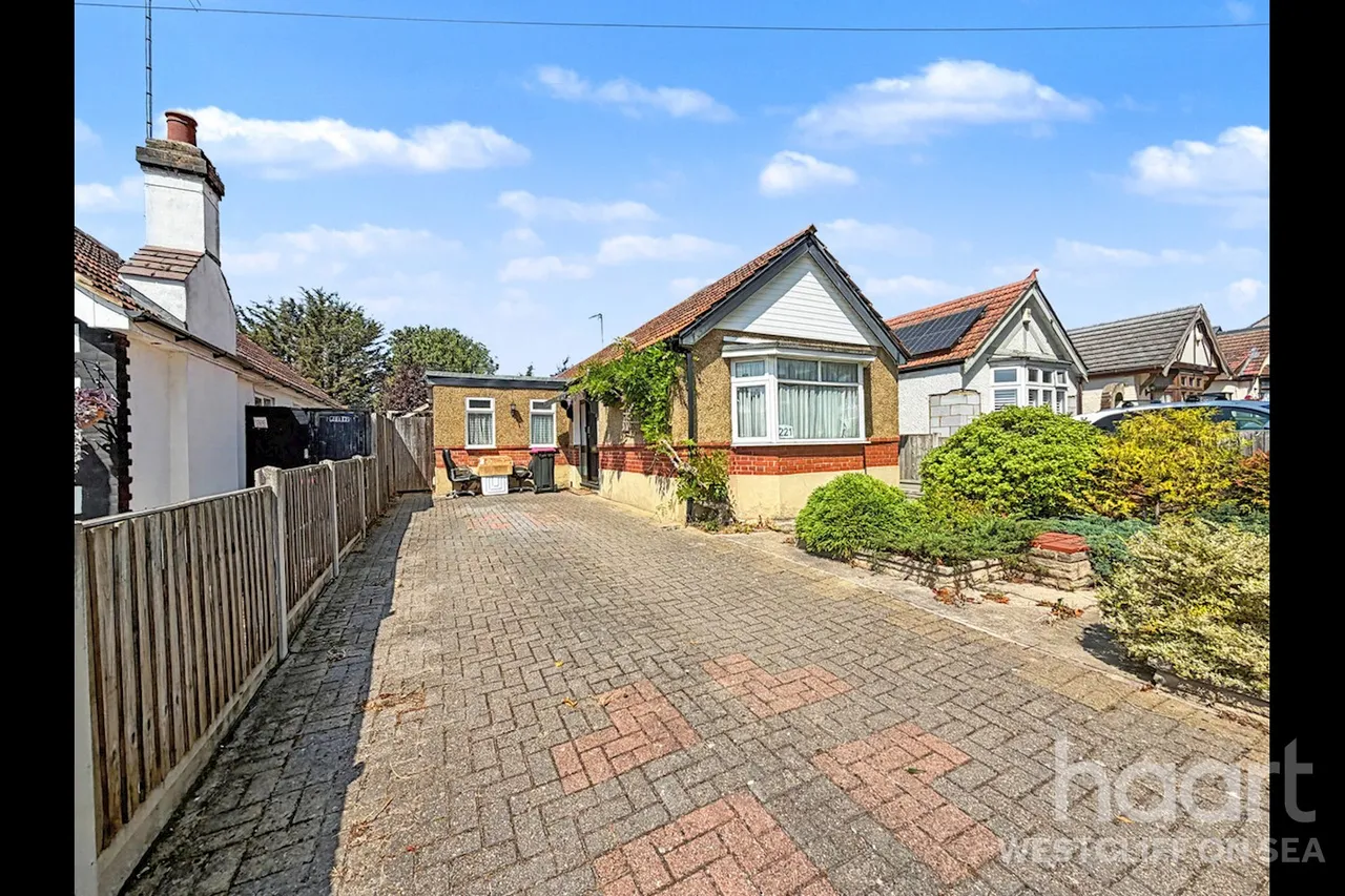 2 bed house for sale, Westbourne Grove, Westcliff-On-Sea, SS0
