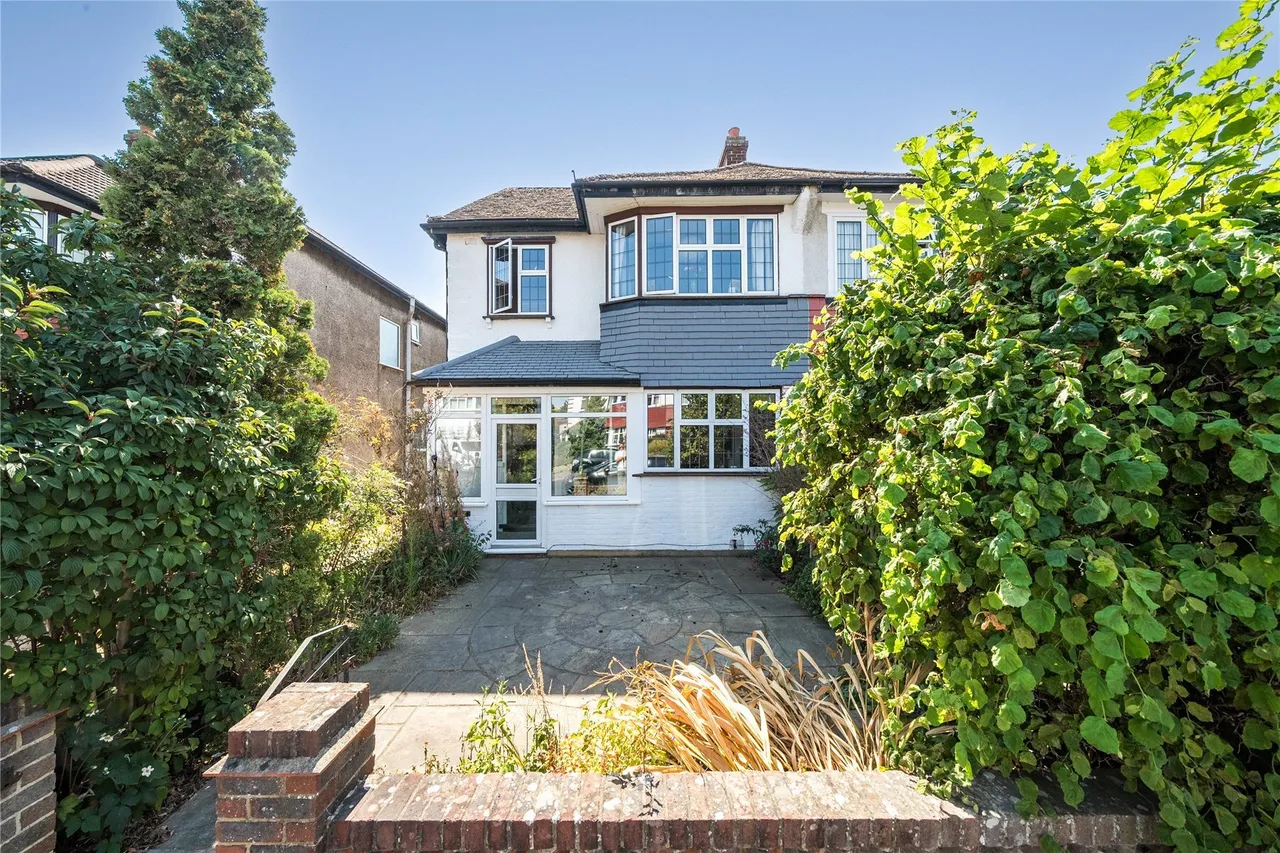 4 bed house for sale — Chessington Way, West Wickham, BR4