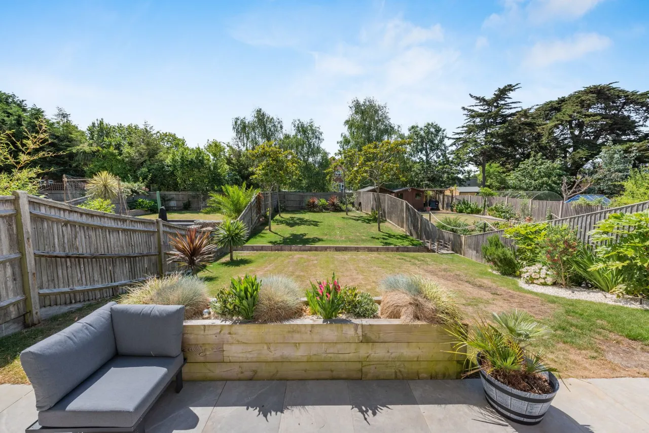 Bracklesham Road, Hayling Island, Hampshire, PO11 9SJ, photo 4