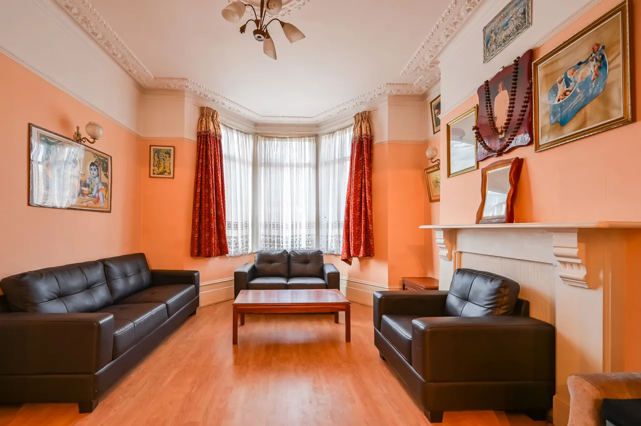 4 bed house for sale — 134 Wightman Road, London