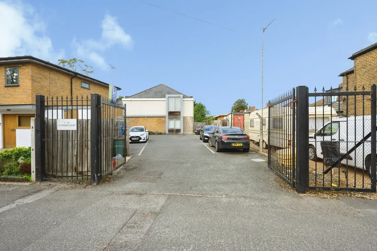 Kingston Road, Leatherhead, KT22, photo 12