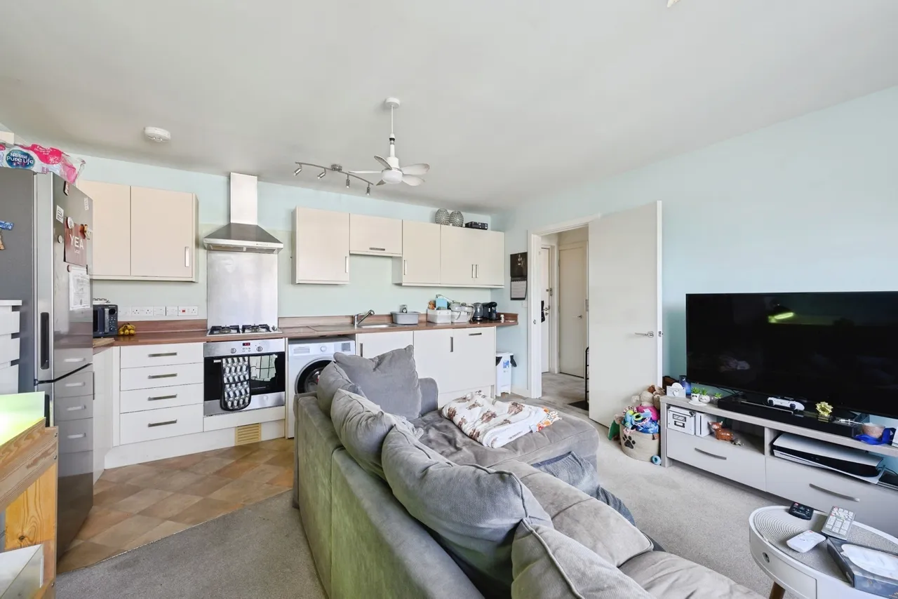 Kingston Road, Leatherhead, KT22, photo 2