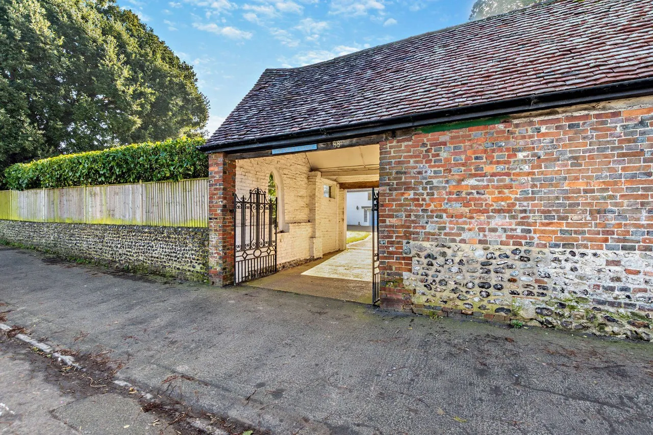 High Street, Westham, BN24, photo 4