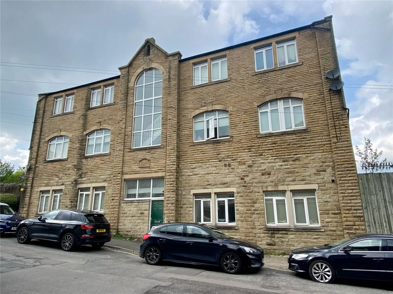 2 bed flat for sale, Well Lane, Batley, WF17