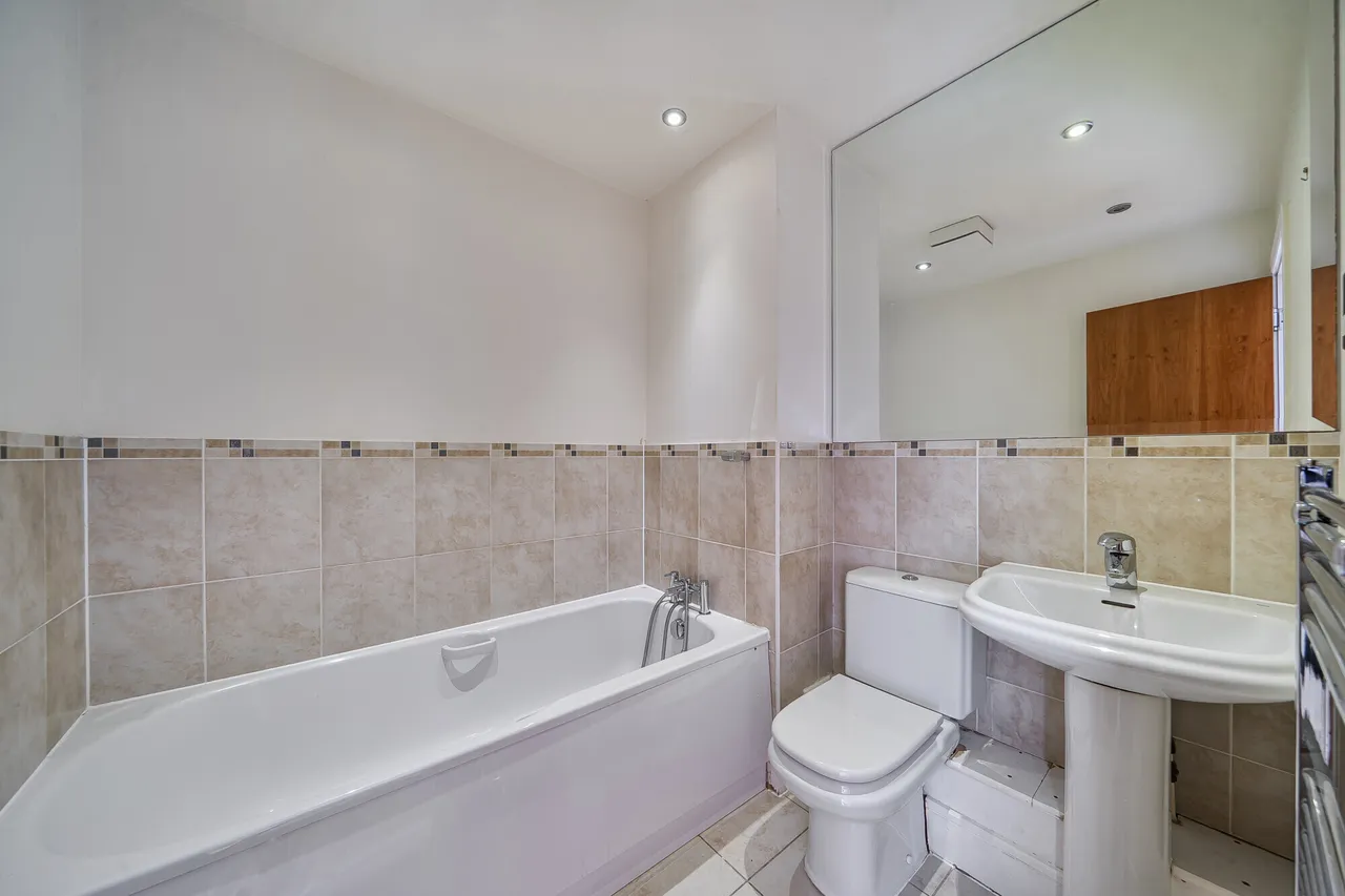 Fitzroy Place, Reigate, RH2, photo 12