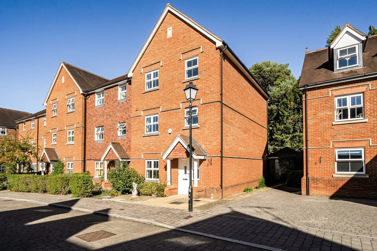 4 bed house for sale, Fitzroy Place, Reigate, RH2