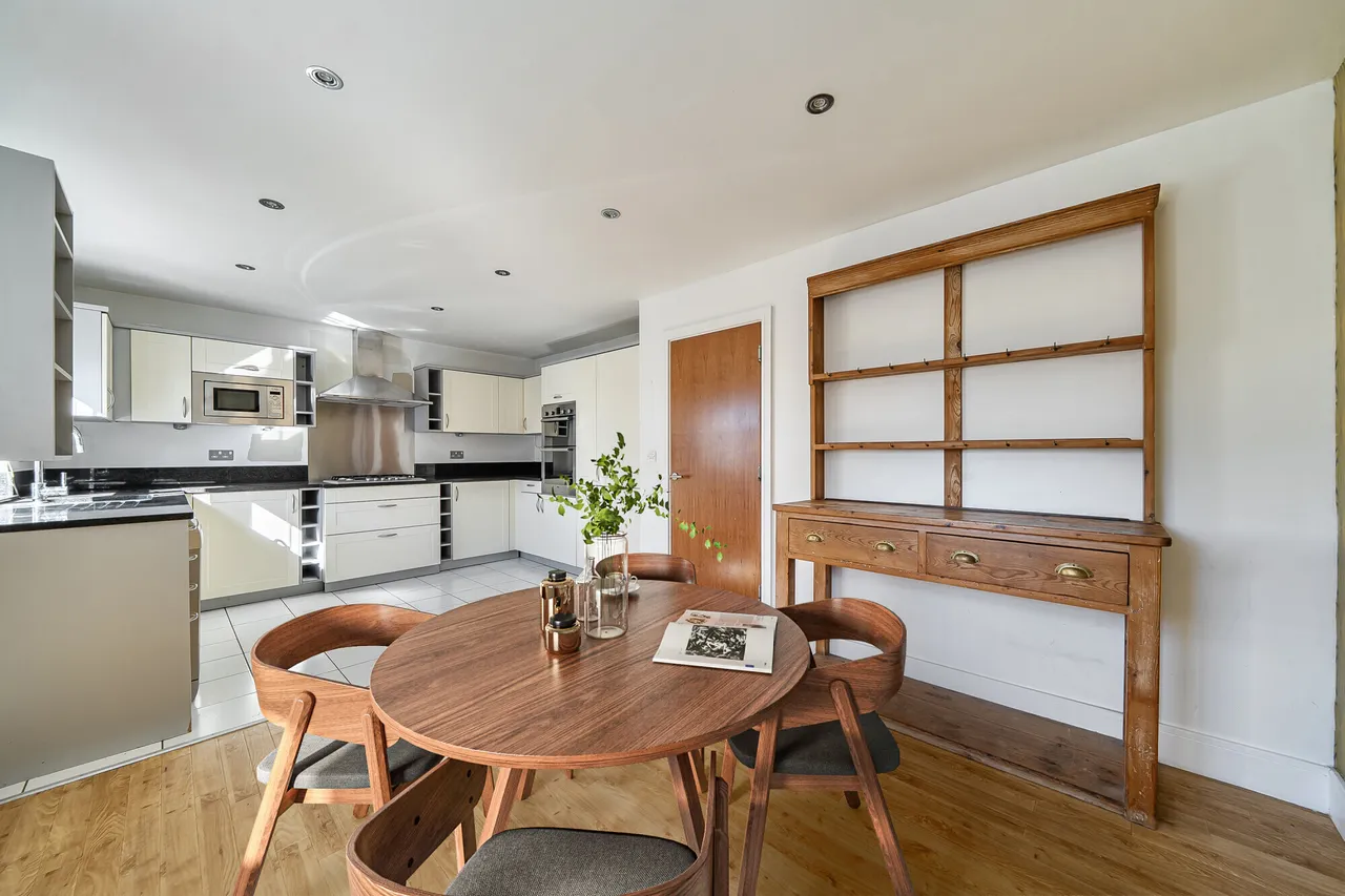 Fitzroy Place, Reigate, RH2, photo 3