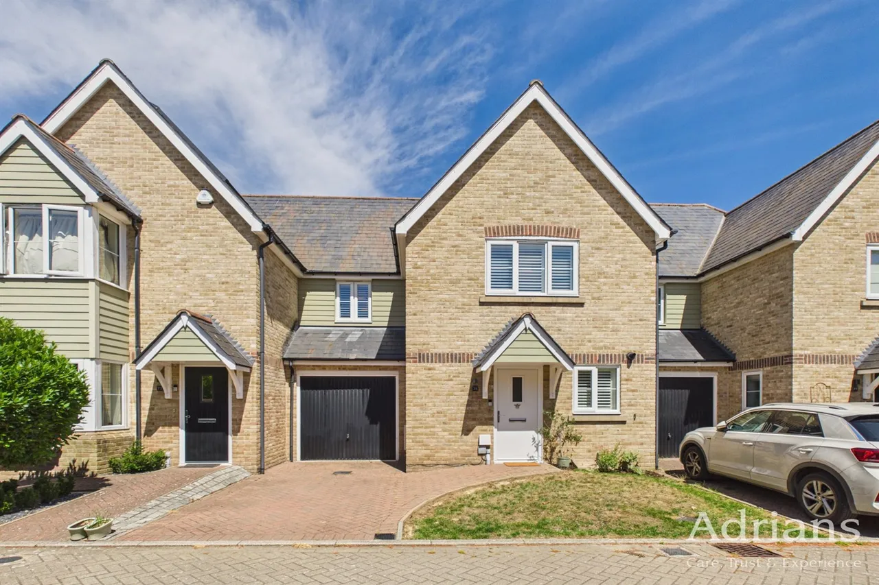 3 bed property for sale, Albemarle Link, Beaulieu Park, CM1