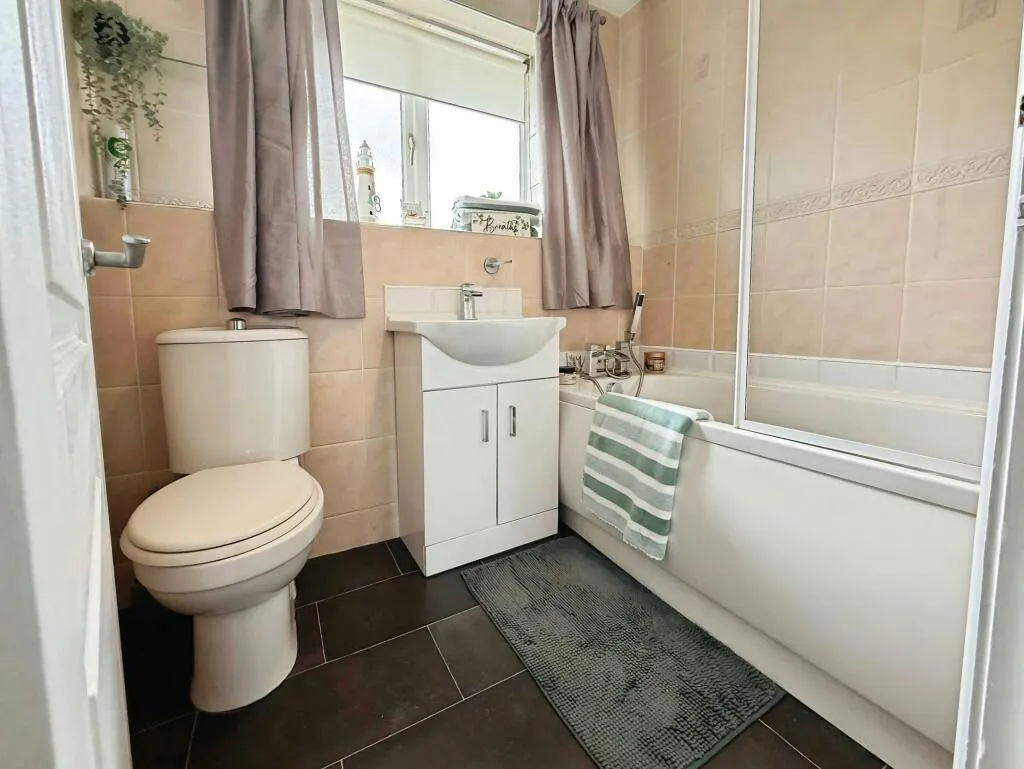 Appledore Grove, Stoke-On-Trent, ST6, photo 21