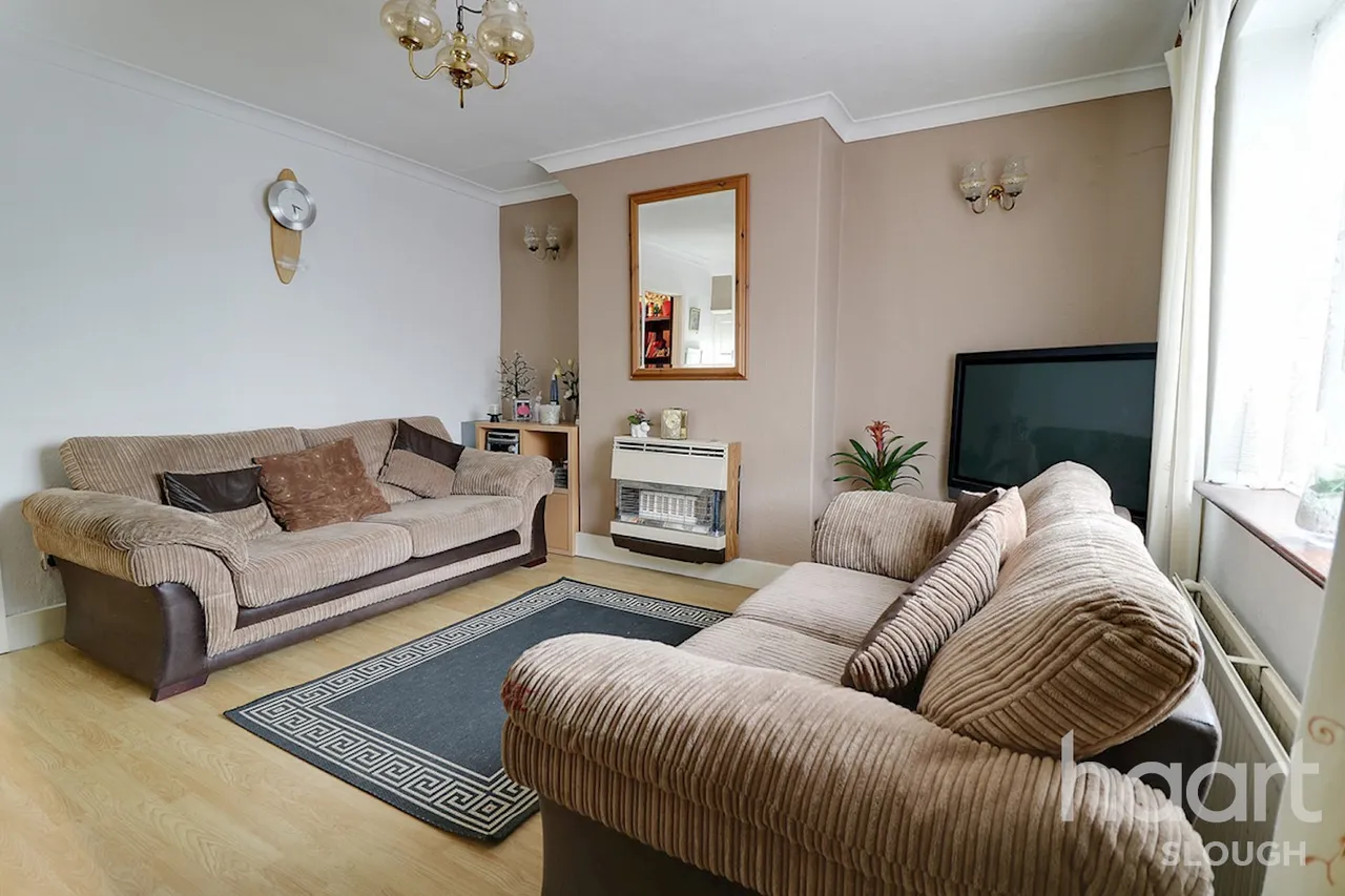 4 bed house for sale, Hazlemere Road, Slough, SL2