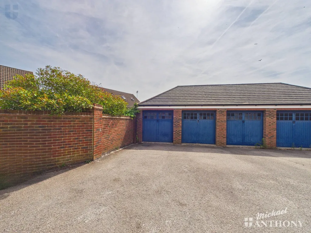 Arncott Way, Fairford Leys, Aylesbury, HP19 7AW, photo 15