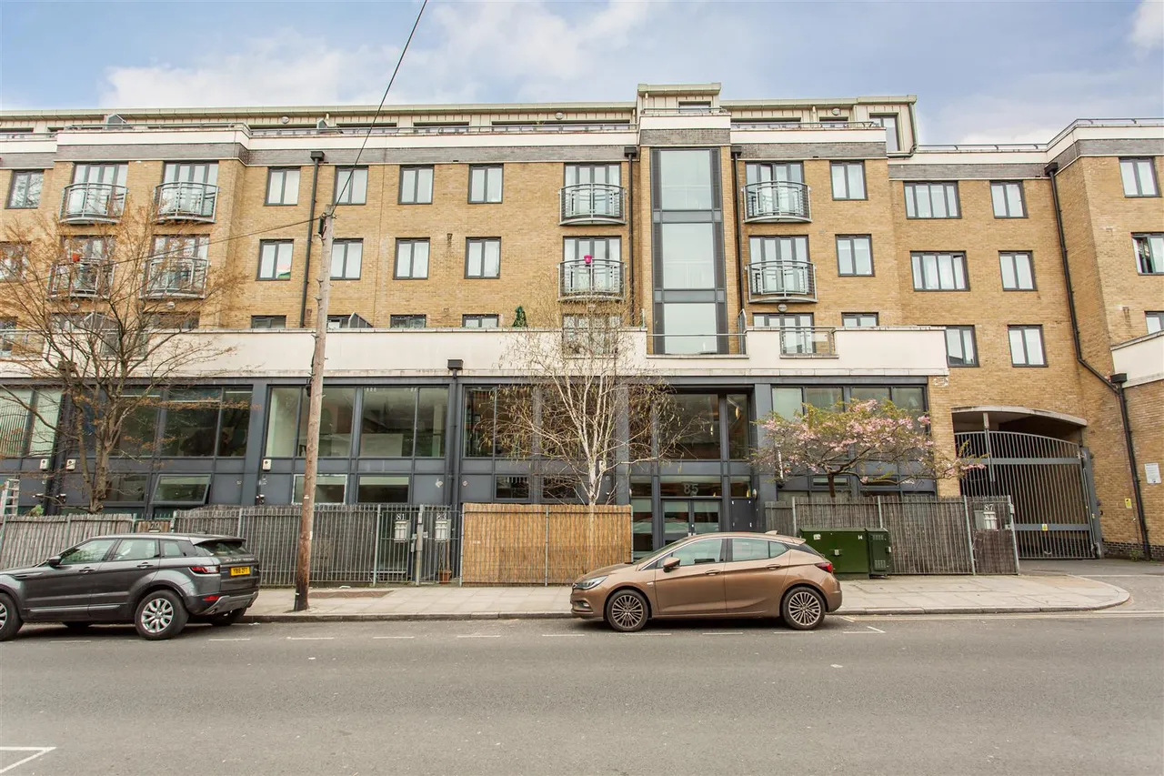 1 bed flat for sale, Bow Connection, Bow