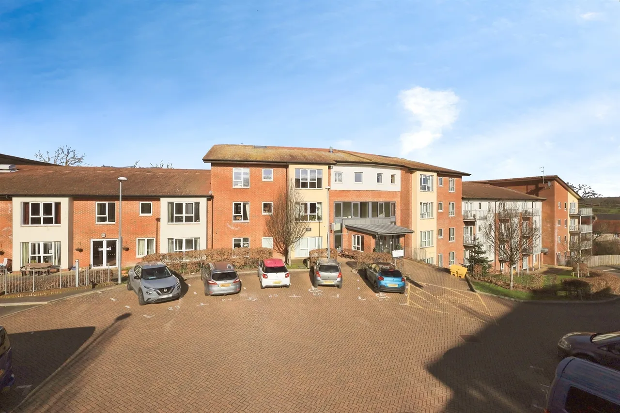 2 bed flat for sale — Binder Lane, Hailsham