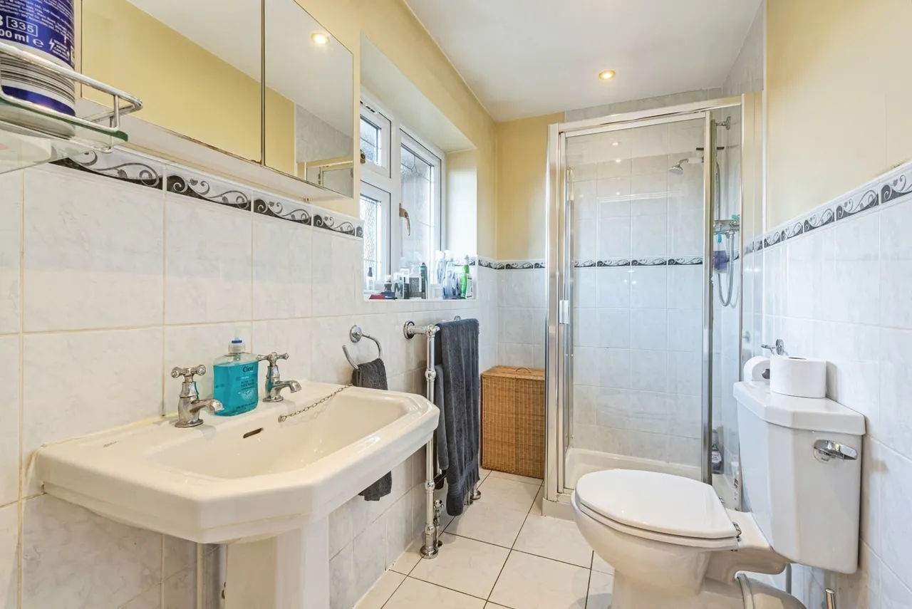 Park Avenue, Old Basing, RG24, photo 17