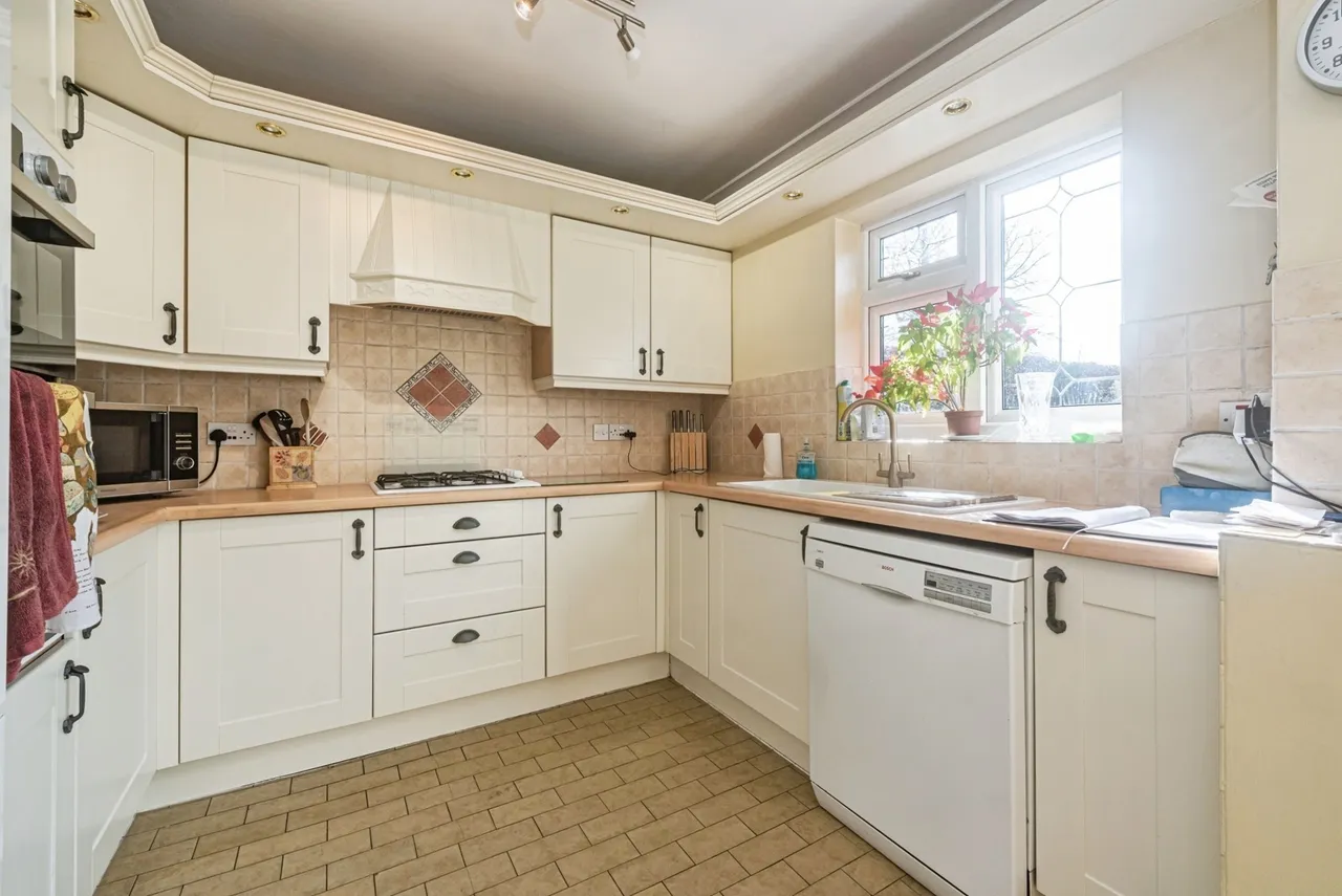 Park Avenue, Old Basing, RG24, photo 5