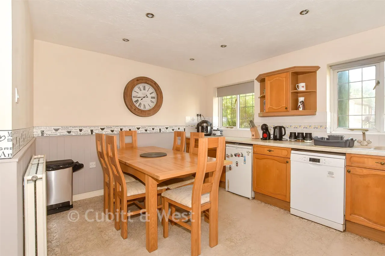 Charlock Way, Southwater, RH13, photo 5