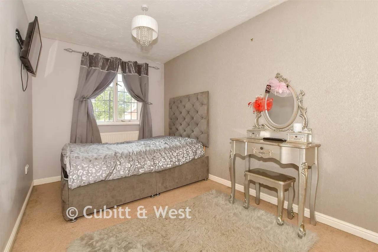 Charlock Way, Southwater, RH13, photo 13
