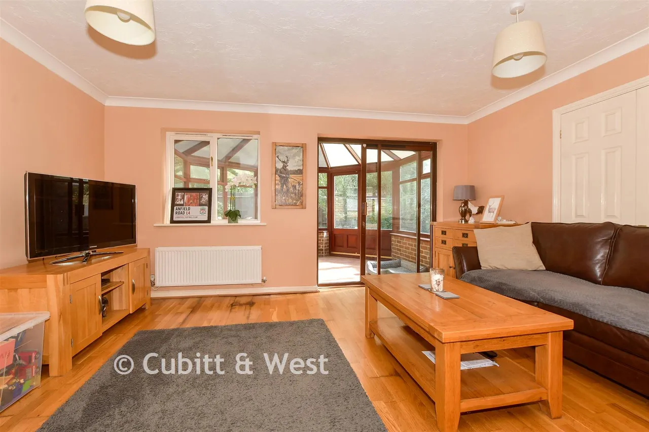 Charlock Way, Southwater, RH13, photo 7