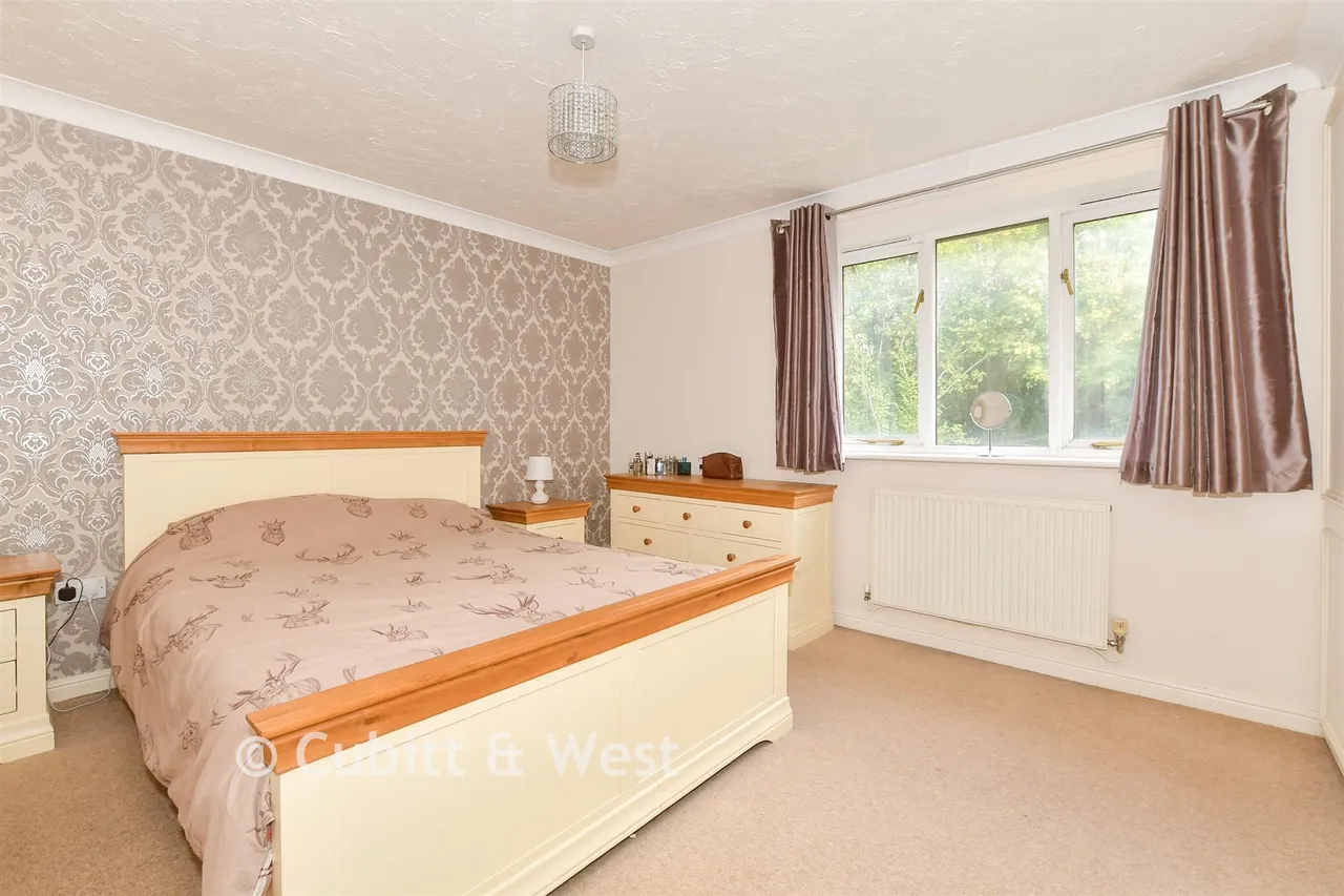 Charlock Way, Southwater, RH13, photo 9