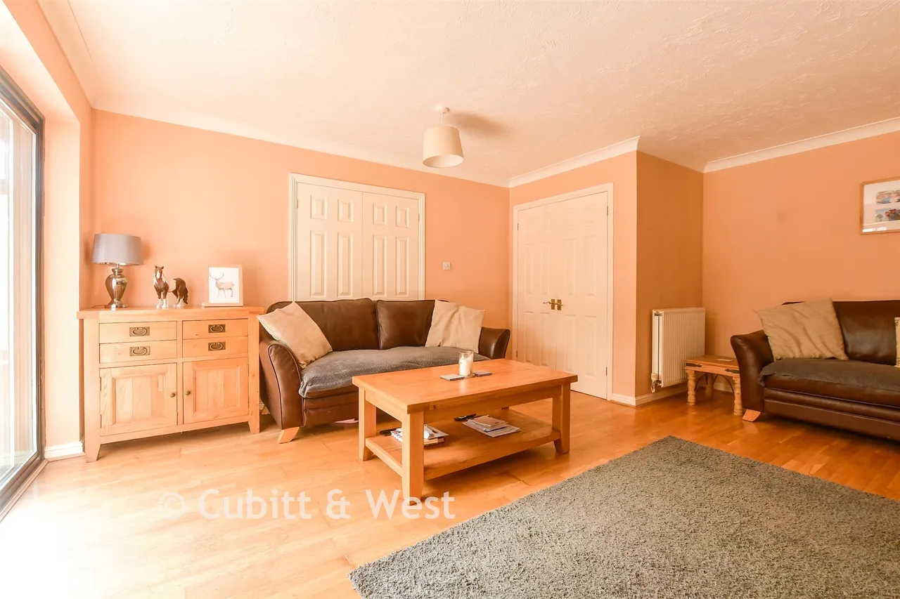 Charlock Way, Southwater, RH13, photo 6