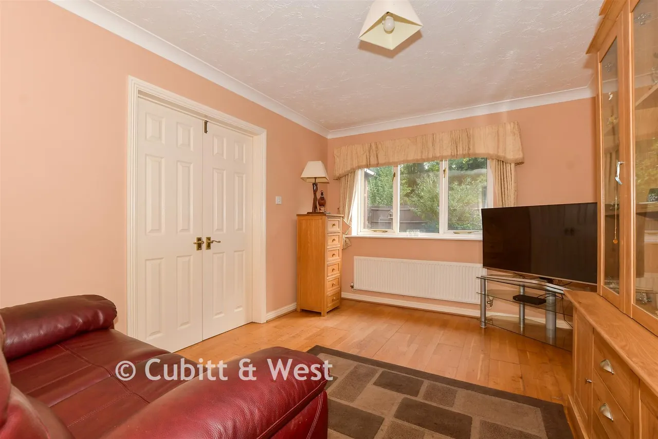 Charlock Way, Southwater, RH13, photo 4