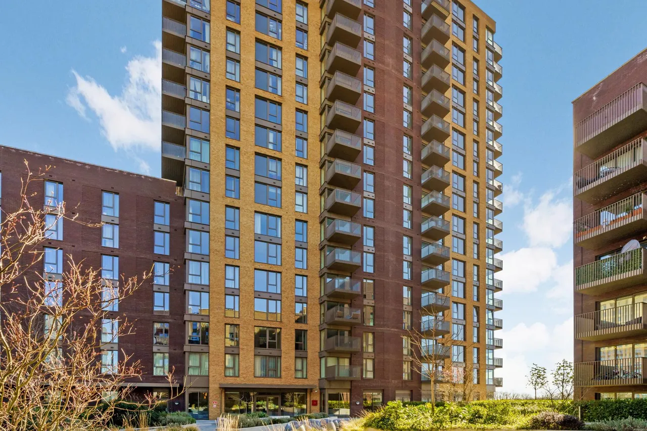 2 bed flat for sale, Bakery Walk, Greenford, UB6
