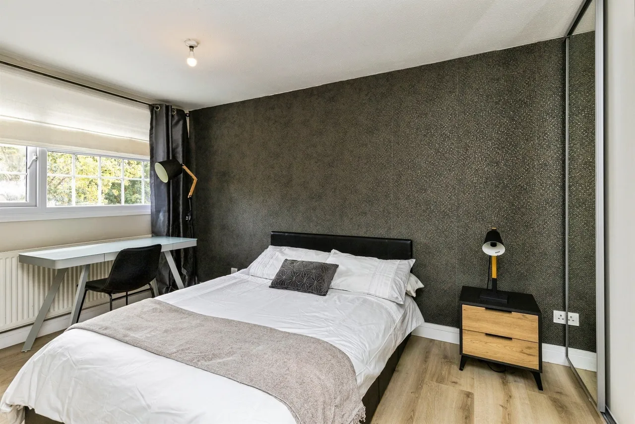 Curteys Walk, Crawley, RH11, photo 8