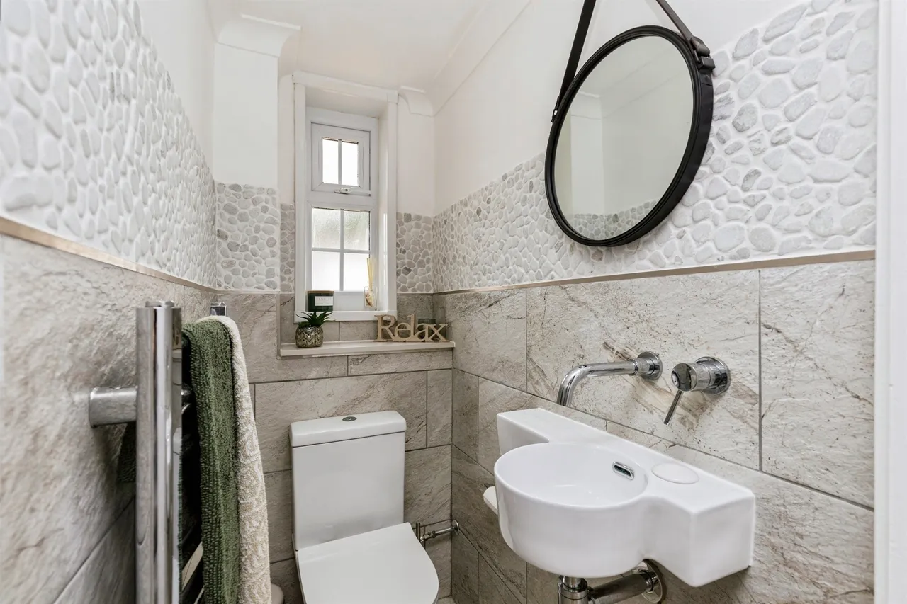 Curteys Walk, Crawley, RH11, photo 13