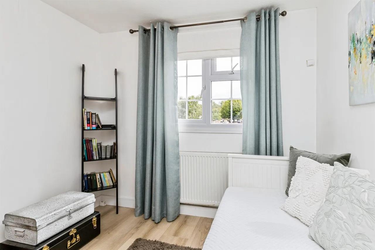 Curteys Walk, Crawley, RH11, photo 7