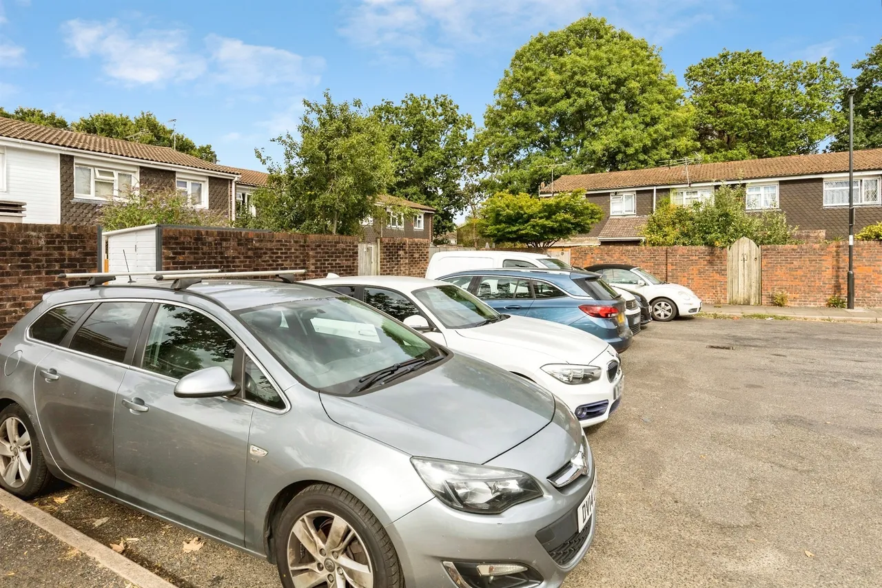 Curteys Walk, Crawley, RH11, photo 20
