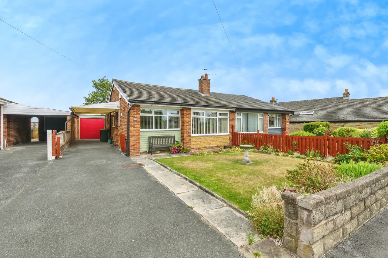 2 bed house for sale, Church Road, Liversedge, WF15