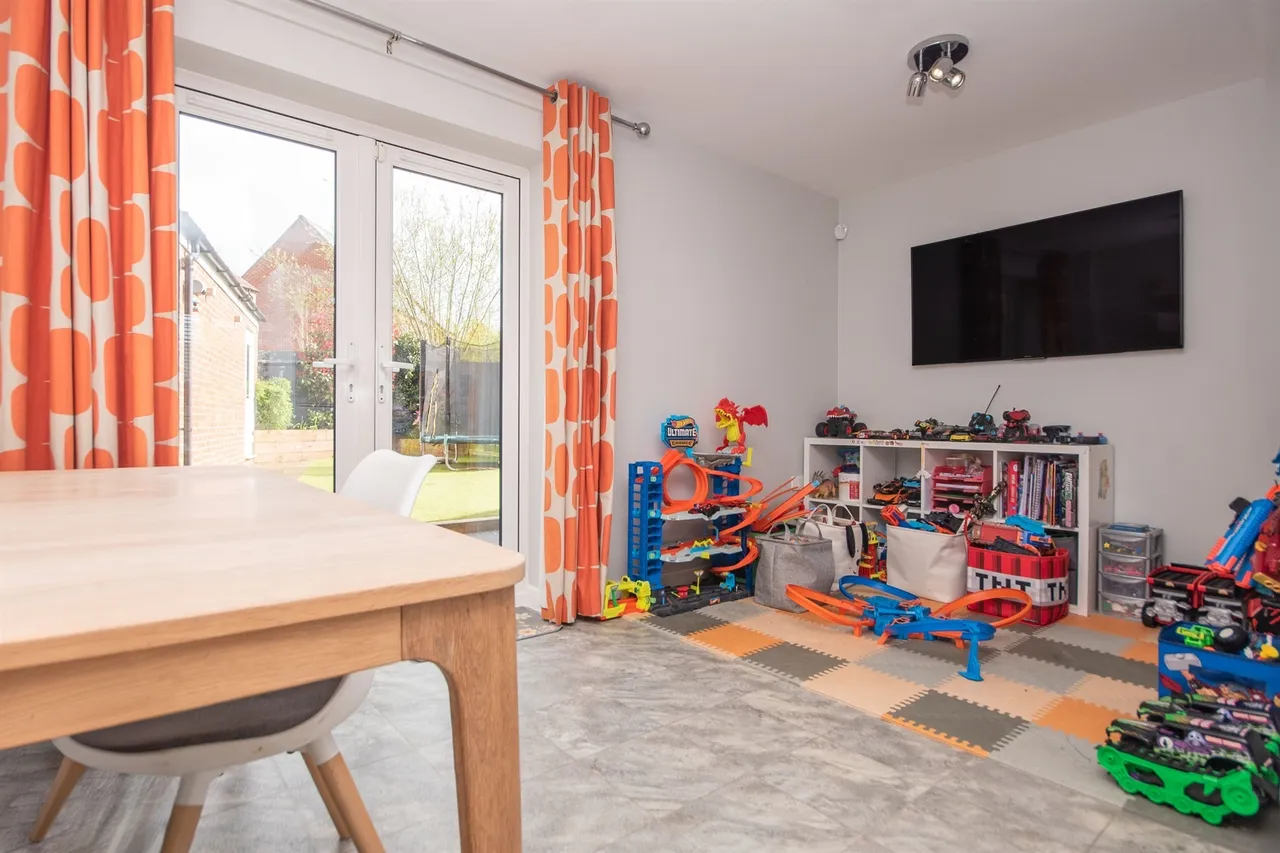 Cannock Crescent, Kettering, NN14, photo 7