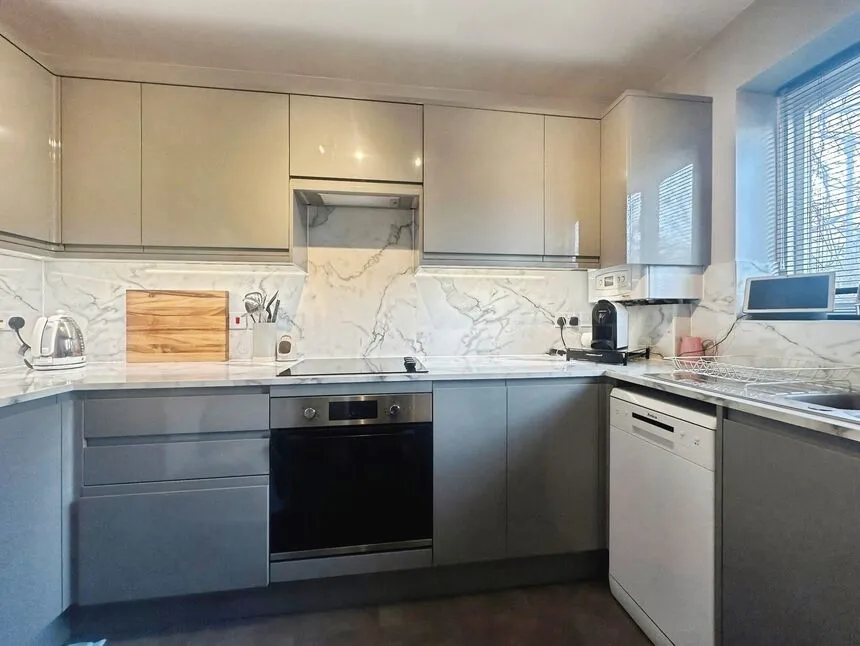 Hazel Court, Chalfont Road, Hertfordshire, WD3, photo 2