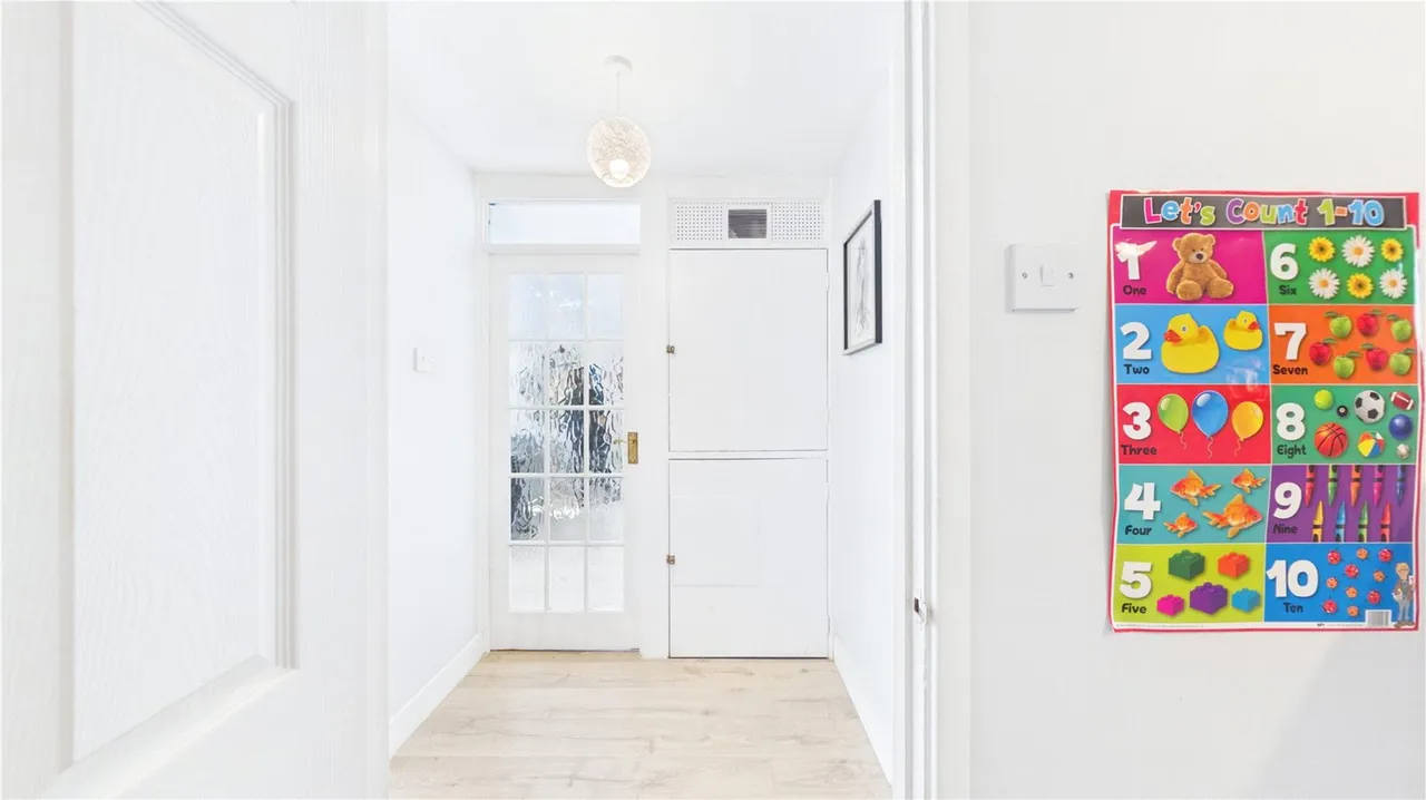 Mowbray Road, SE19, photo 25