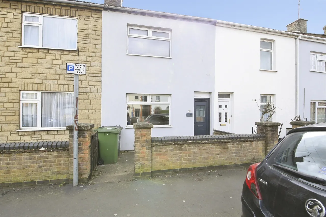 3 bed house for sale — Mayors Walk, Peterborough