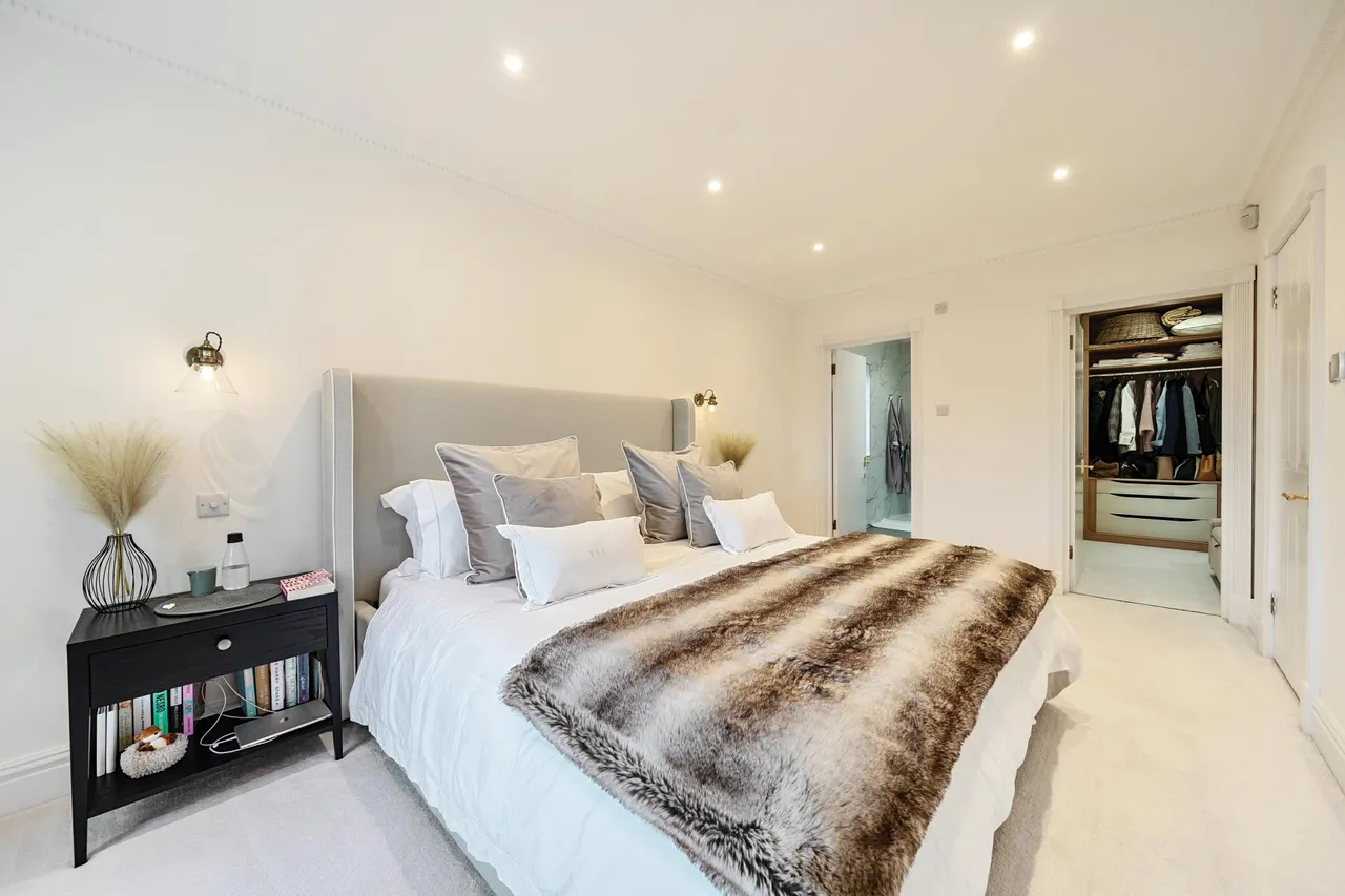 St Monica's Road, Kingswood, photo 9