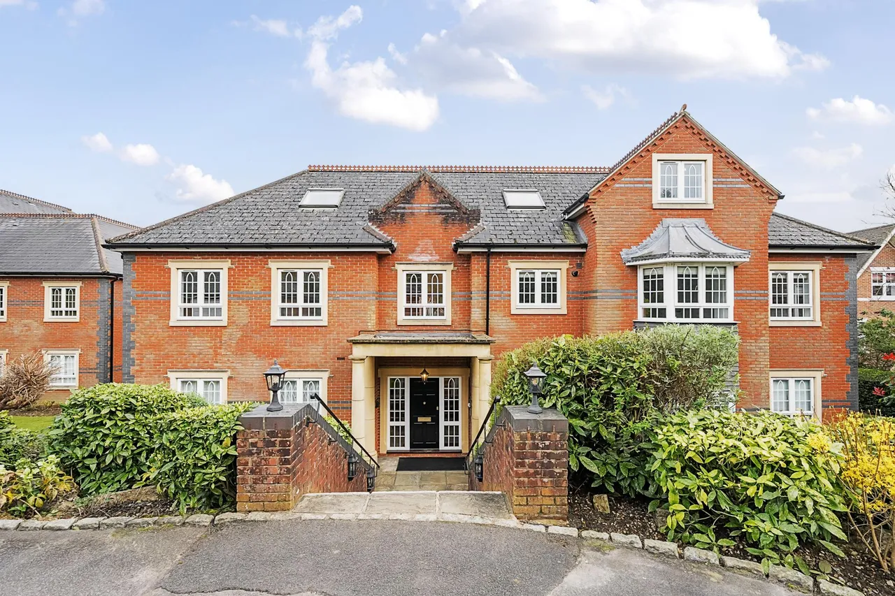 2 bed flat for sale, St Monica's Road, Kingswood