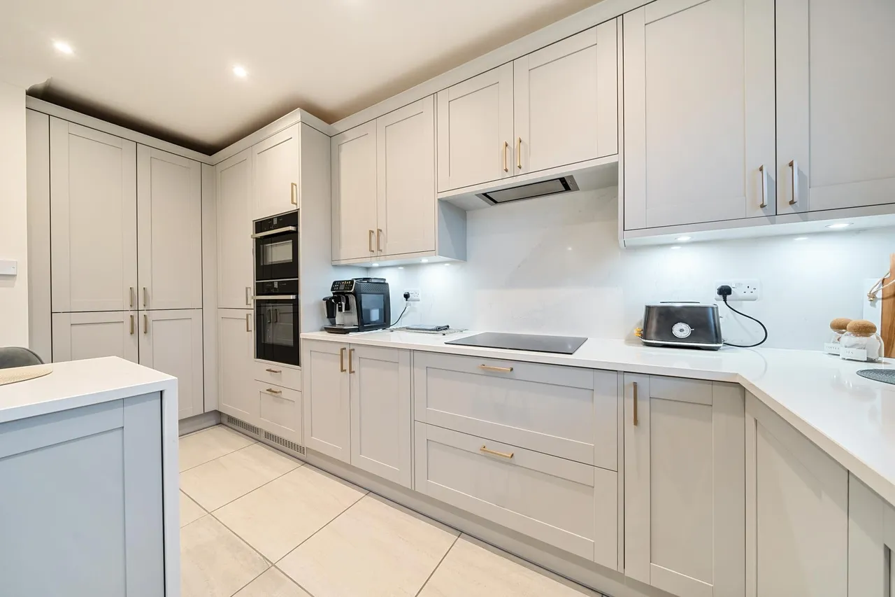 St Monica's Road, Kingswood, photo 7