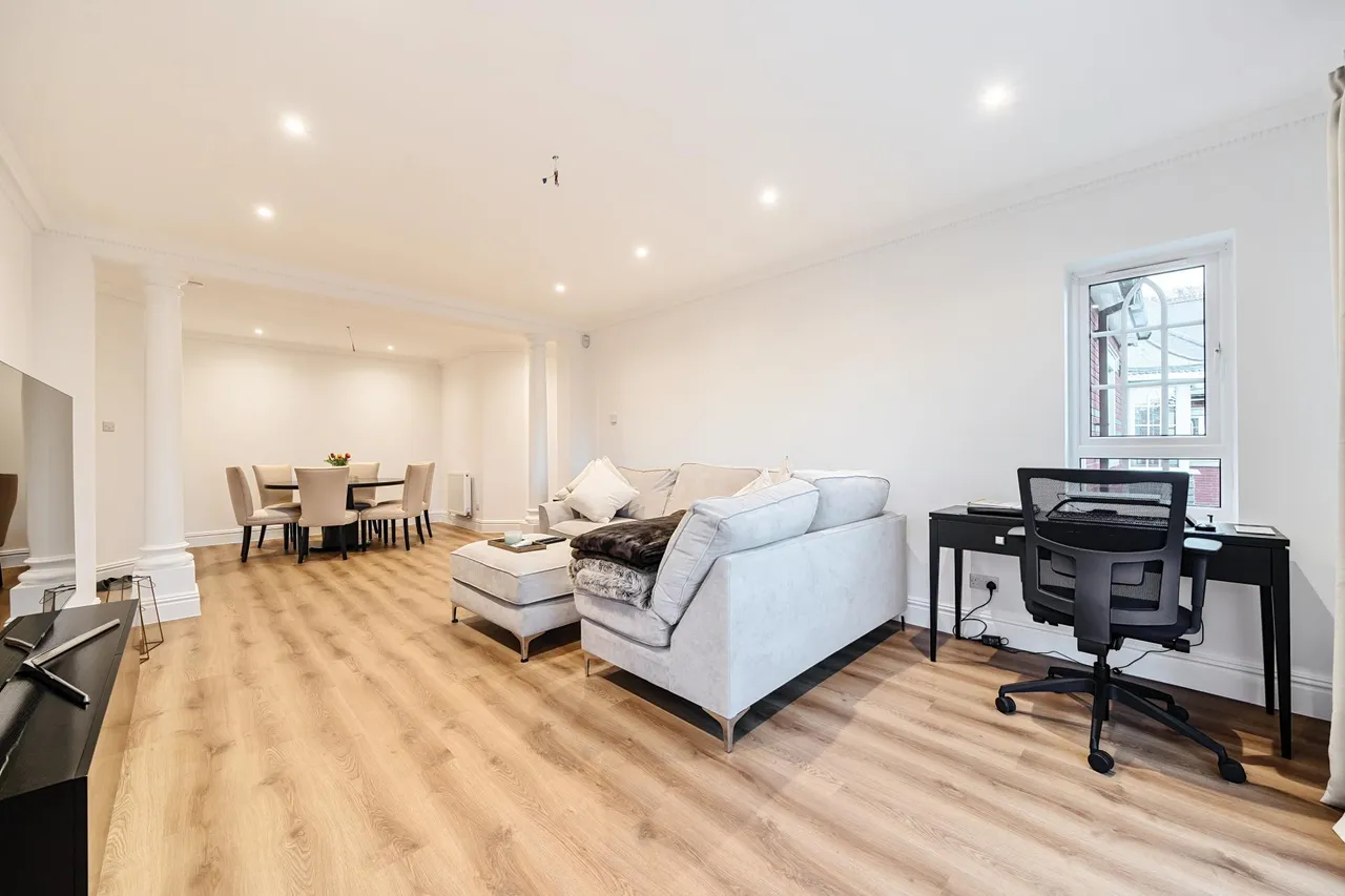 St Monica's Road, Kingswood, photo 6