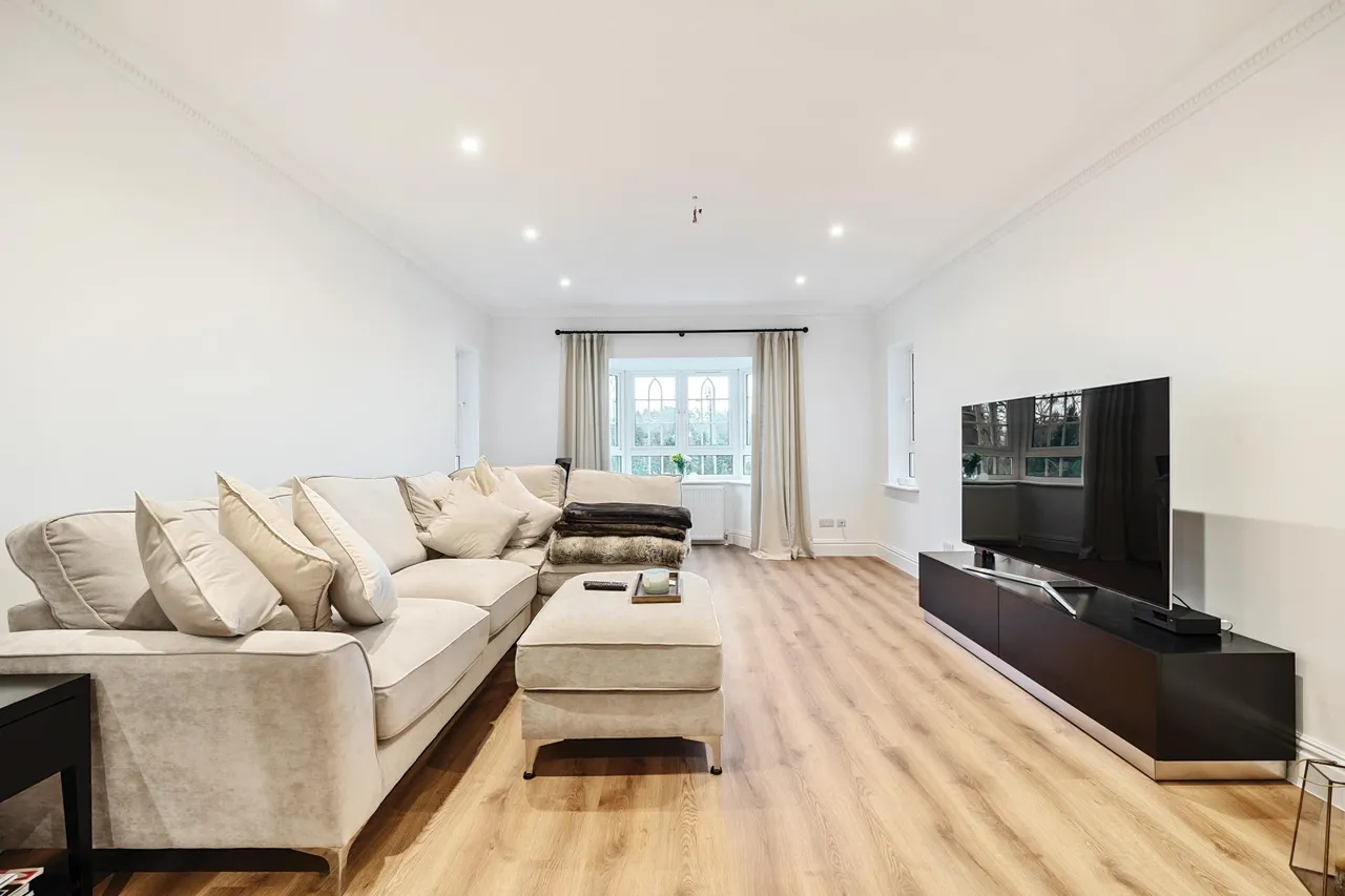 St Monica's Road, Kingswood, photo 3
