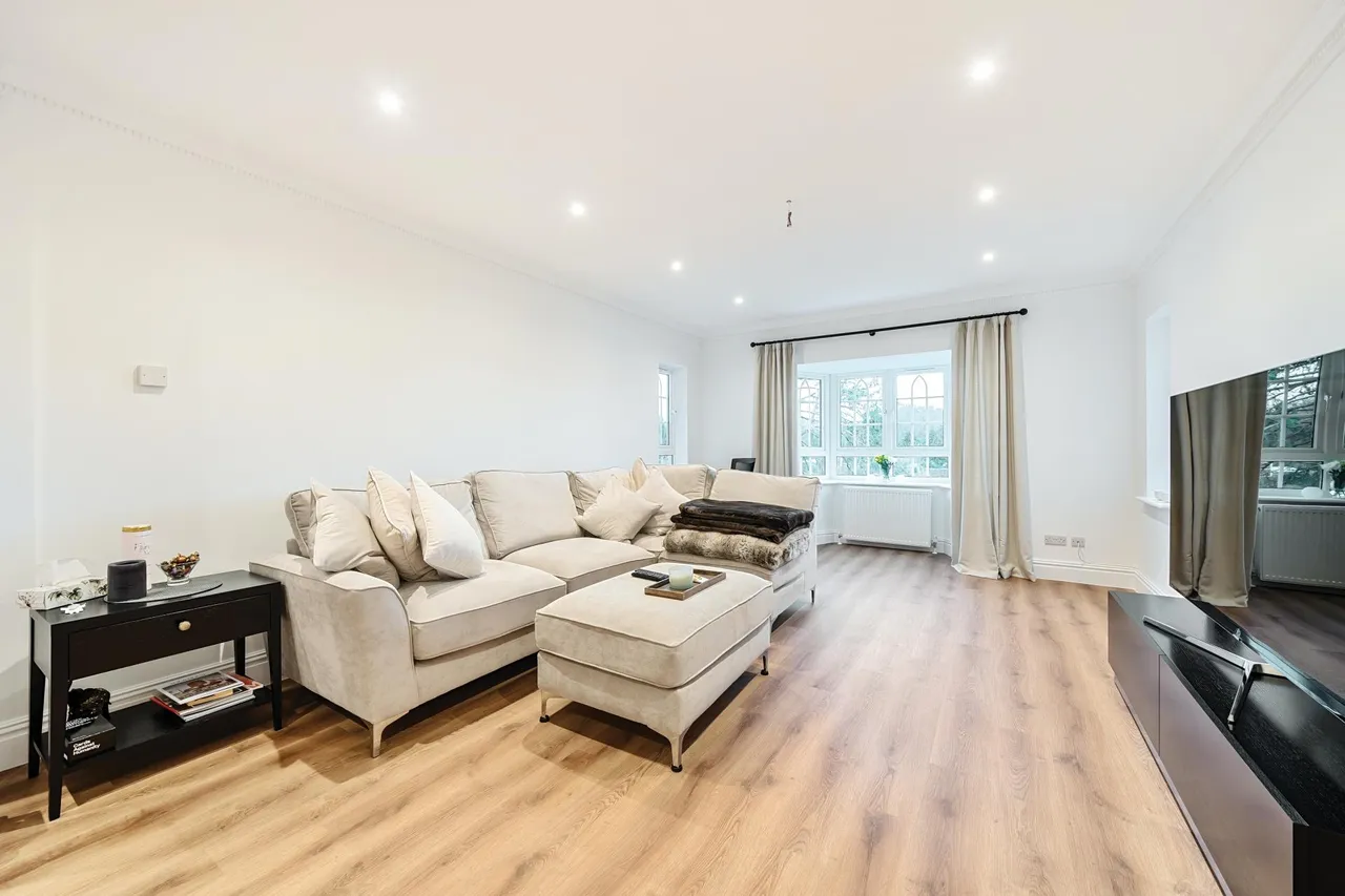 St Monica's Road, Kingswood, photo 5