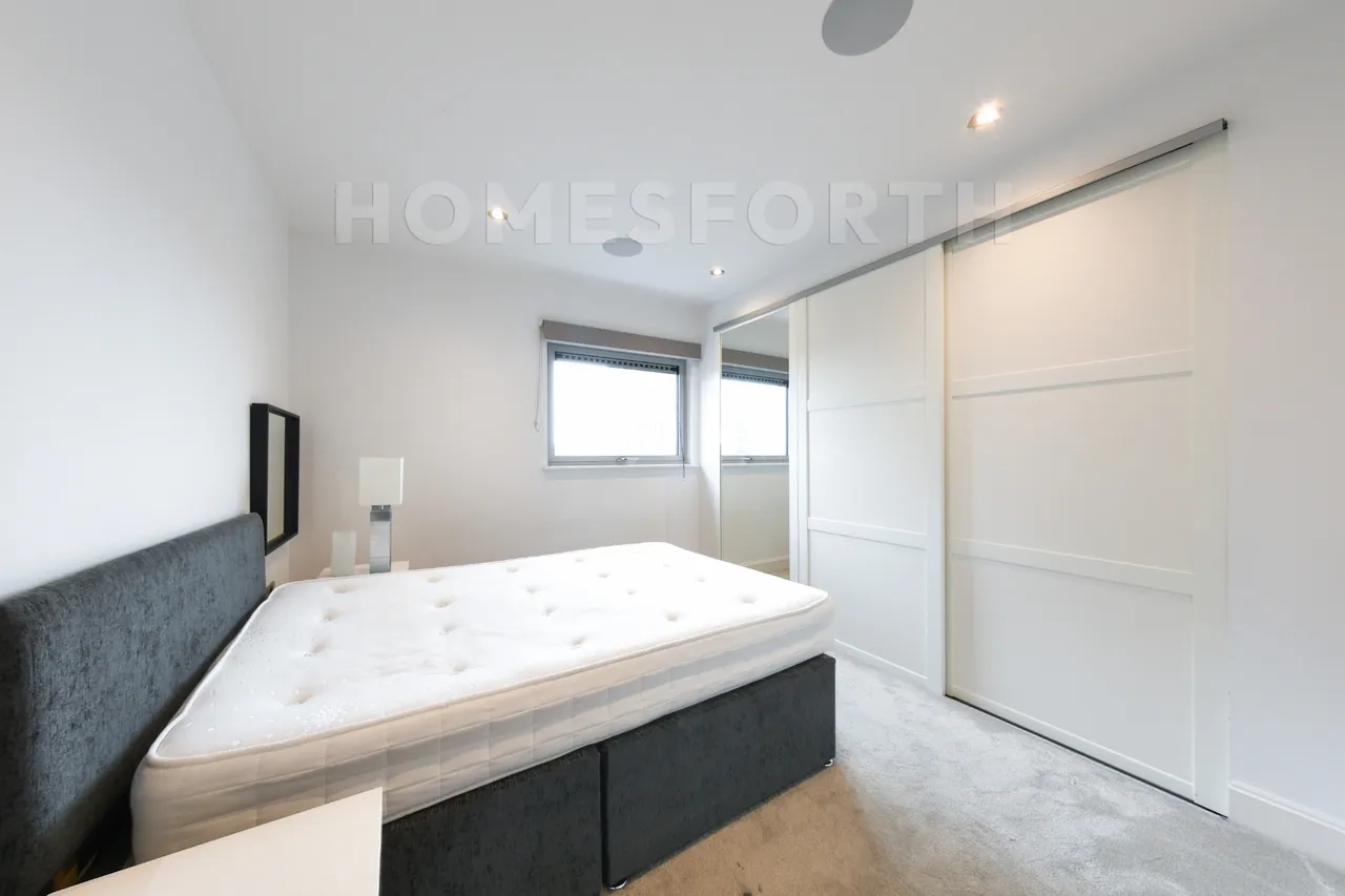 Commercial Road, Tower Hamlets, E1, photo 8