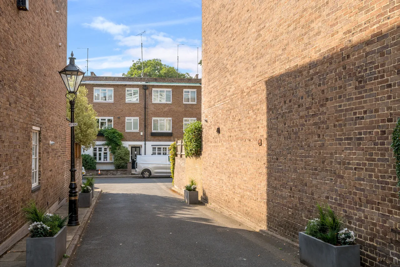 Phillimore Gardens Close, London, W8, photo 2