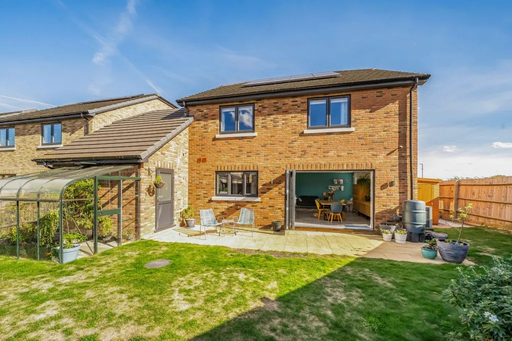 Clifton Central, SG17, photo 28