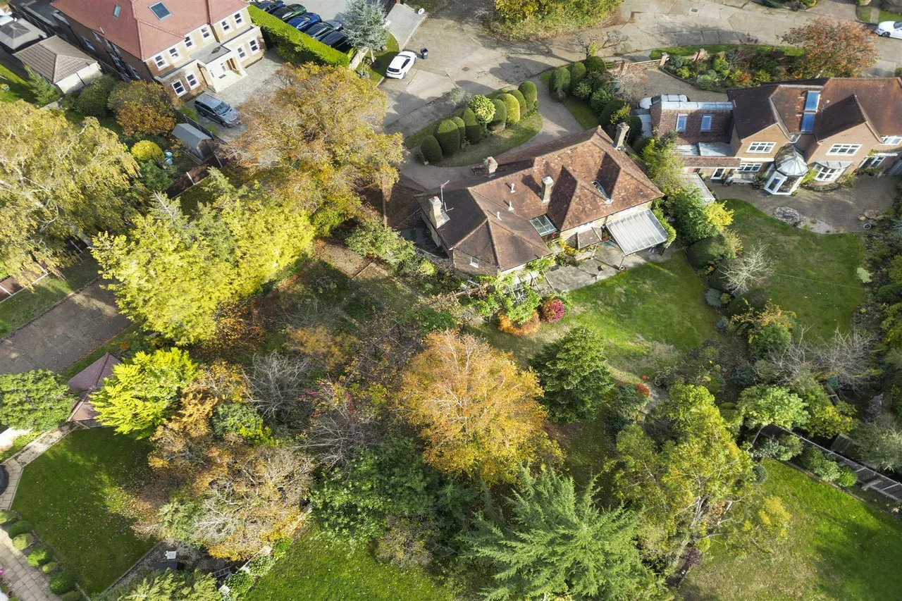 Highfield Drive, Ickenham, photo 37