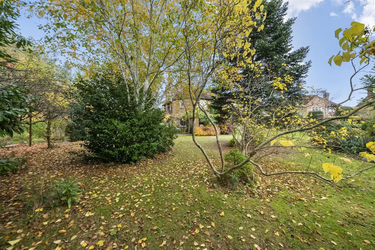 Highfield Drive, Ickenham, photo 29