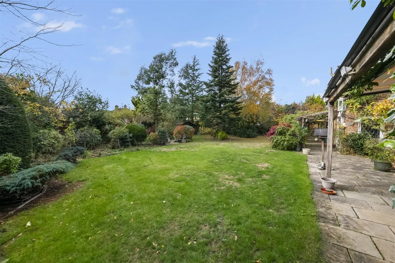 Highfield Drive, Ickenham, photo 25