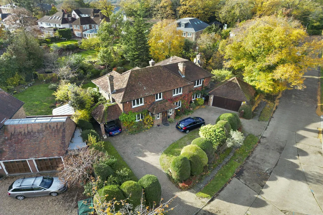 Highfield Drive, Ickenham, photo 44