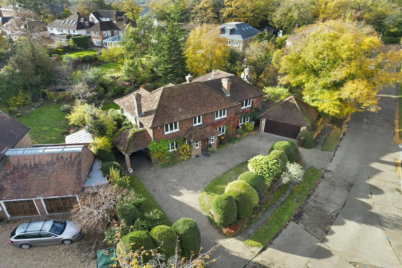 Highfield Drive, Ickenham, photo 46