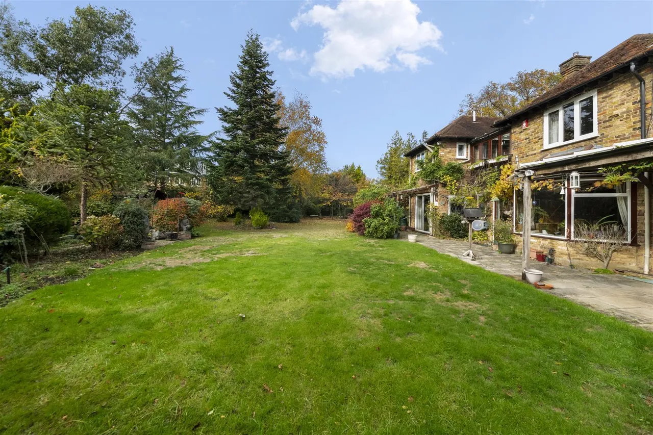 Highfield Drive, Ickenham, photo 26